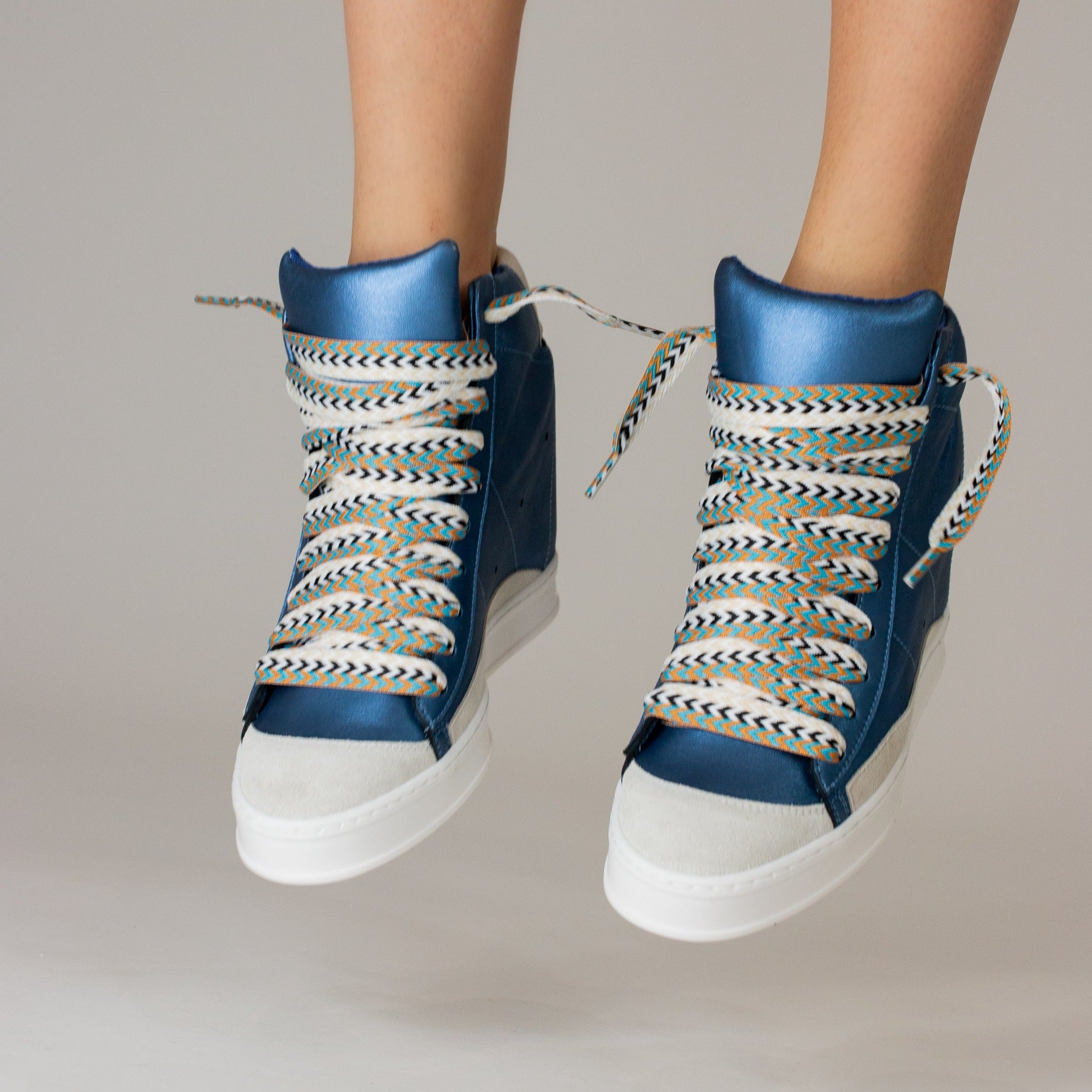 ミィ Fearless 2.0 Gold Wedge Sneaker – CynthiaRichard