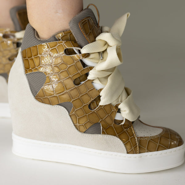 Courageous Cream Knit Laces