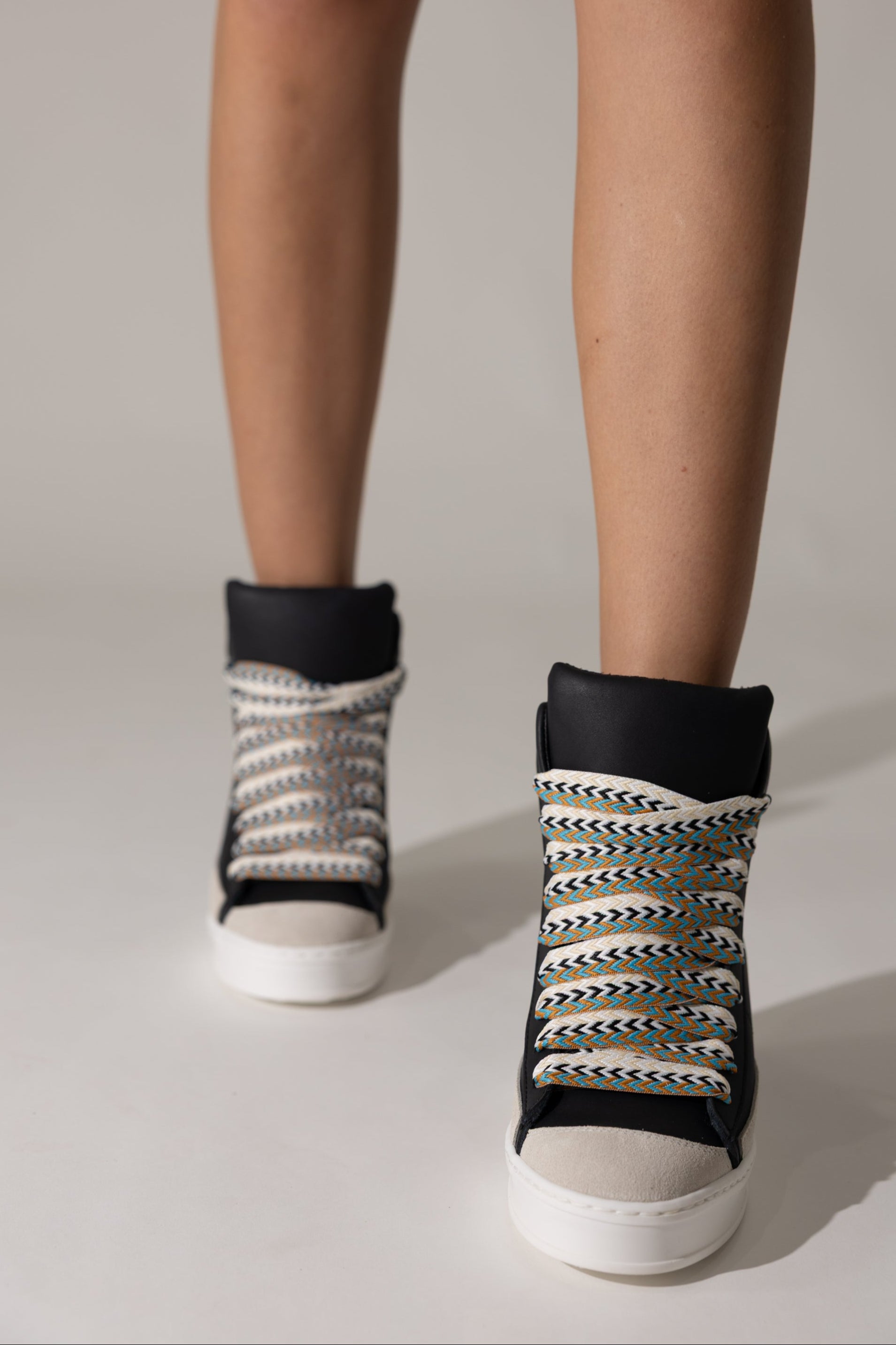 その他 Fearless Fearless Red Metallic High Top Wedge Sneaker – CynthiaRichard